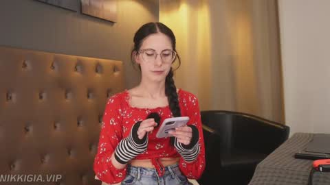 Nikki online show from November 16, 2025, 2:22 pm