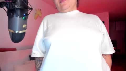 Snapshot of girl_inline chatting on September 17, 2025, 12:12 am girl_inline online show from September 17, 2025, 12:12 am