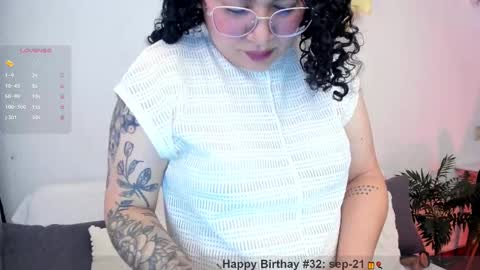 Snapshot of girl_inline chatting on September 19, 2025, 12:23 am girl_inline online show from September 19, 2025, 12:23 am