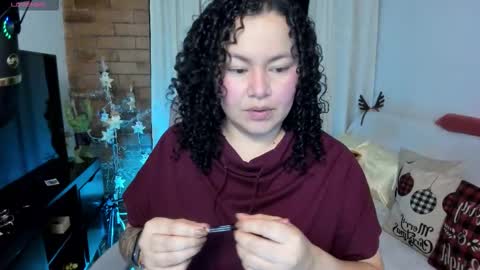 girl_inline online show from December 17, 2025, 11:33 pm