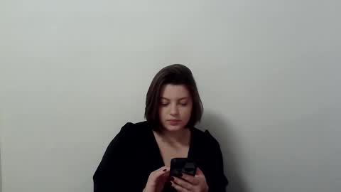 girl_leya online show from November 12, 2025, 8:08 pm