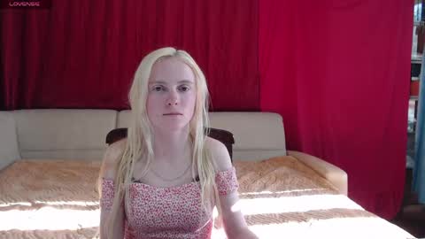 Snapshot of girl_summer97 chatting on May 7, 2026, 2:44 pm Katia online show from May 7, 2026, 2:44 pm