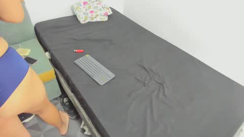 Snapshot of girl_sweet09 chatting on October 3, 2025, 10:51 pm girl_sweet09 online show from October 3, 2025, 10:51 pm