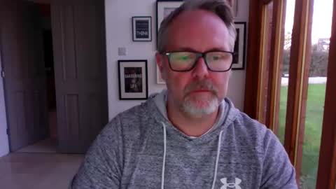 girlsandbikes online show from October 31, 2025, 4:08 pm