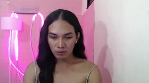 Rhaine online show from January 8, 2025, 1:41 pm