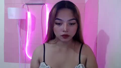 Rhaine online show from March 1, 2025, 4:04 am