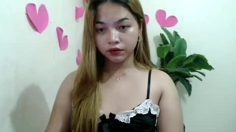 Rhaine online show from March 7, 2025, 5:08 am