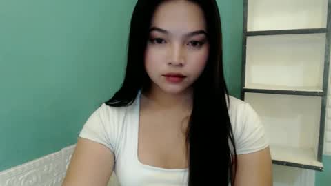 Rhaine online show from September 13, 2025, 5:02 pm