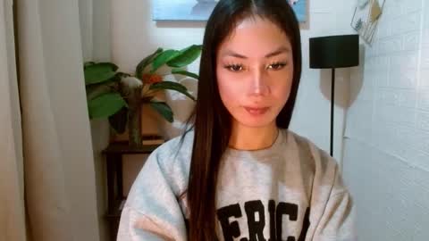 Snapshot of girlwhobelieveinmagic chatting on January 9, 2025, 11:47 am Callmenor online show from January 9, 2025, 11:47 am