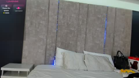     online show from September 9, 2025, 11:32 am