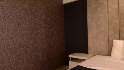     online show from October 18, 2025, 10:27 am