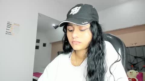 GISELLE ROLDAN online show from October 16, 2025, 4:13 am