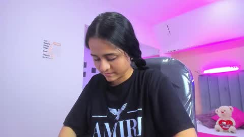 GISELLE ROLDAN online show from December 19, 2025, 4:41 am