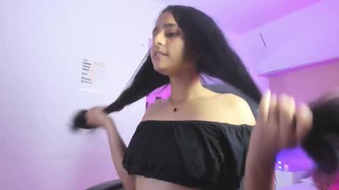 GISELLE ROLDAN online show from March 5, 2026, 4:08 am