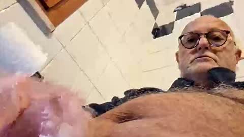 giutomma930394 online show from March 1, 2026, 10:28 am