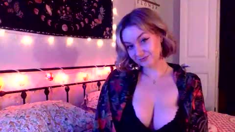 givemesweetdreams online show from November 15, 2025, 12:30 am