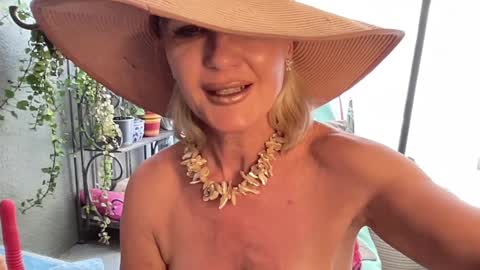 Gl1tter Barbie online show from January 24, 2025, 12:52 pm