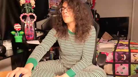 glaceon9 online show from February 17, 2025, 5:25 am