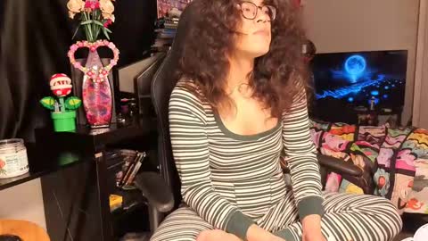 glaceon9 online show from February 18, 2025, 9:54 am