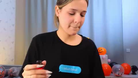 Snapshot of gladysacreman chatting on October 28, 2025, 2:59 am Michelle online show from October 28, 2025, 2:59 am