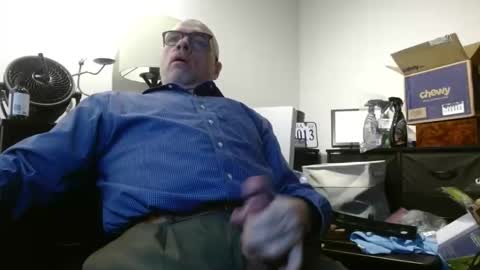 glaikind925958 online show from April 8, 2026, 3:06 am