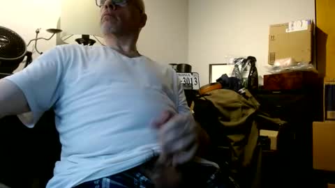 glaikind925958 online show from June 11, 2026, 4:43 am