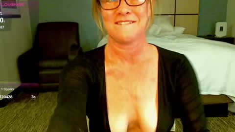 Gwendolyn online show from December 12, 2024, 3:32 am