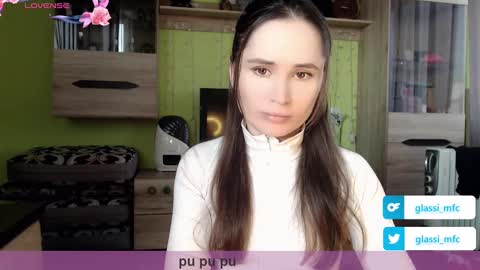 glassi online show from February 10, 2025, 11:46 am