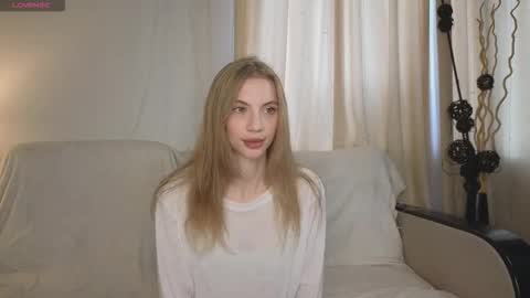 Mia online show from September 22, 2025, 6:26 am