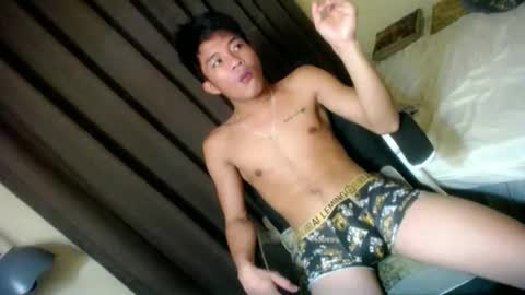 glenndou_daxs online show from September 28, 2025, 2:55 pm