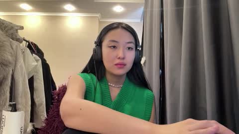 Mia online show from March 19, 2026, 9:13 am