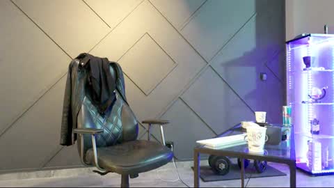 Matthew .. for short call me Matt online show from December 2, 2024, 4:09 am