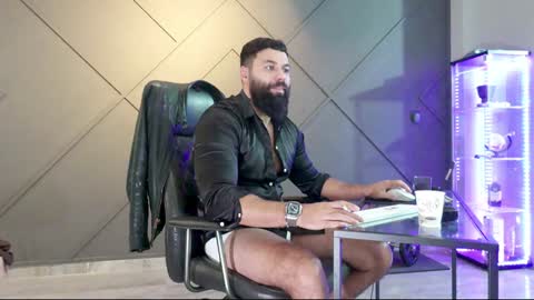 Matthew .. for short call me Matt online show from December 3, 2024, 5:09 am