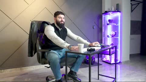 Matthew .. for short call me Matt online show from December 15, 2024, 4:07 am