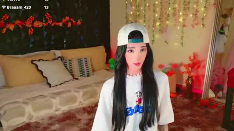 Sophie online show from November 16, 2025, 6:08 am