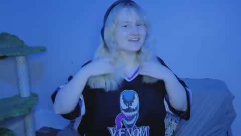 Snapshot of glitchwitch chatting on July 4, 2026, 5:35 am Glitch online show from July 4, 2026, 5:35 am