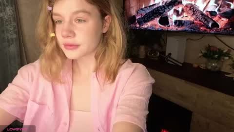 Snapshot of glitchyangel chatting on May 29, 2026, 12:08 am Miroslava friends call me Mira online show from May 29, 2026, 12:08 am