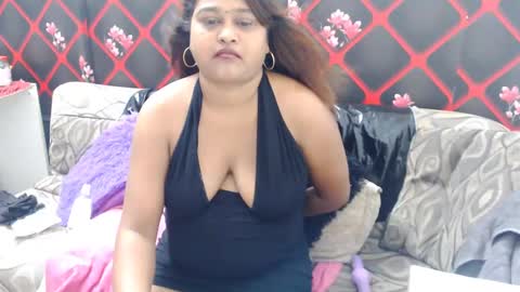 glitter candy online show from February 9, 2025, 4:40 pm