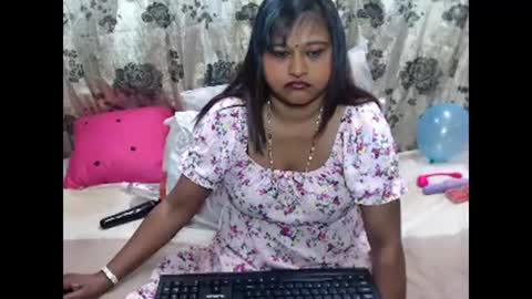 glitter candy online show from October 15, 2025, 9:09 am