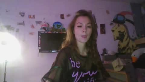 Snapshot of glitter_doll chatting on January 24, 2025, 8:00 pm glitter_doll online show from January 24, 2025, 8:00 pm