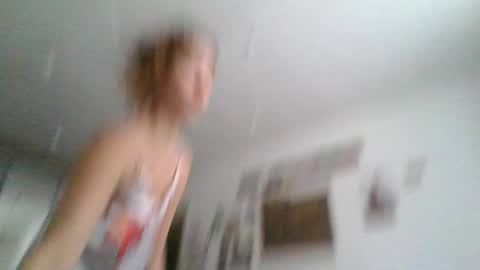 Snapshot of glitter_doll chatting on February 19, 2025, 9:50 am glitter_doll online show from February 19, 2025, 9:50 am