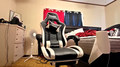 glomightyj online show from March 22, 2026, 10:02 pm