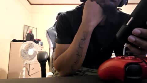 glomightyj online show from April 20, 2026, 3:53 am