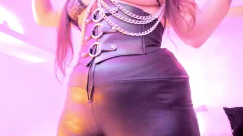 Mimi online show from November 13, 2025, 7:57 pm