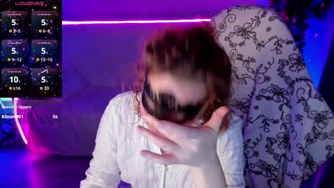 gloriagrays online show from December 18, 2024, 2:21 am