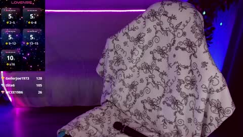 gloriagrays online show from January 25, 2025, 2:26 am