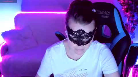 gloriagrays online show from September 14, 2025, 7:02 pm