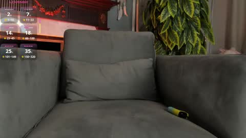 Snapshot of glowhub_ chatting on February 20, 2026, 9:48 pm Ann Eliz and Gigi online show from February 20, 2026, 9:48 pm