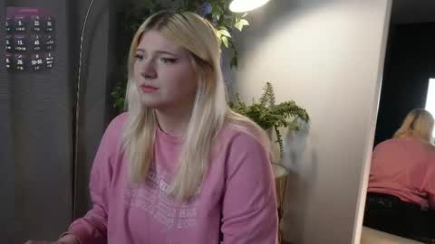 glowkittenx online show from December 1, 2025, 7:02 am