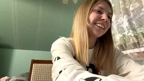 glyndabrierre online show from April 13, 2026, 4:23 pm